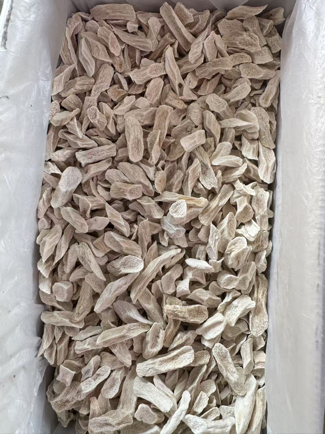 Chinese Yam Slices Huai Shan Yao Dried Dioscorea Opposita Root for Soup Tea and Cooking 1000g Bulk Bag in use