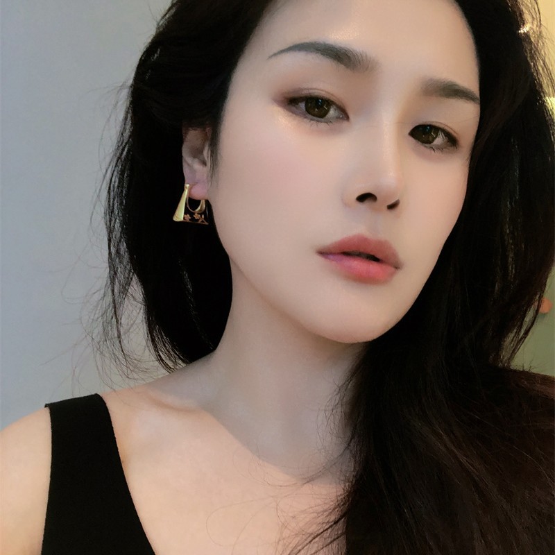 1 Fall & Winter Accessories display picture 1