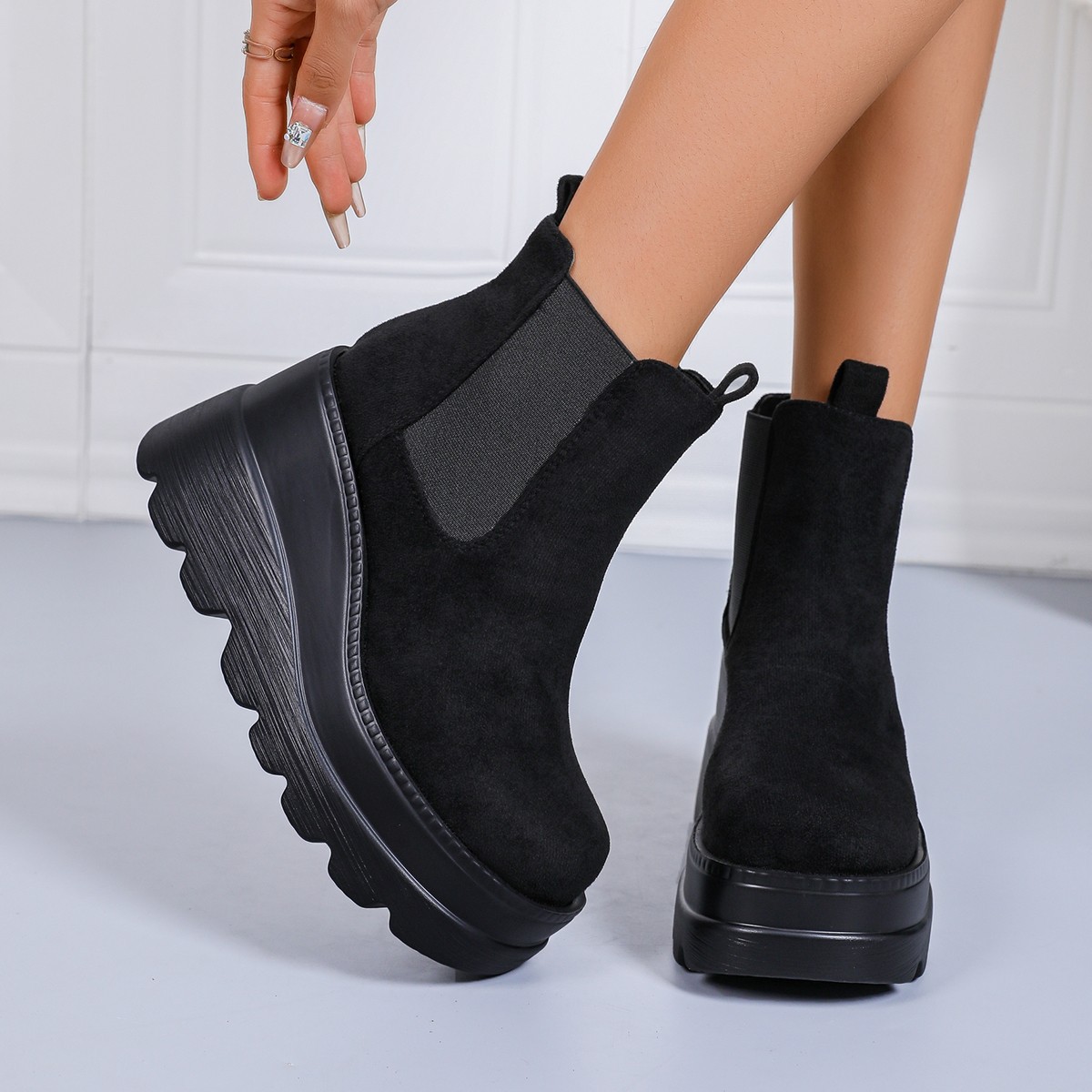 Winterse suède enkellaarsjes met sleehak voor dames, dikke zool, plus size, petite, modieuze instaplaarsjes_voghion.com