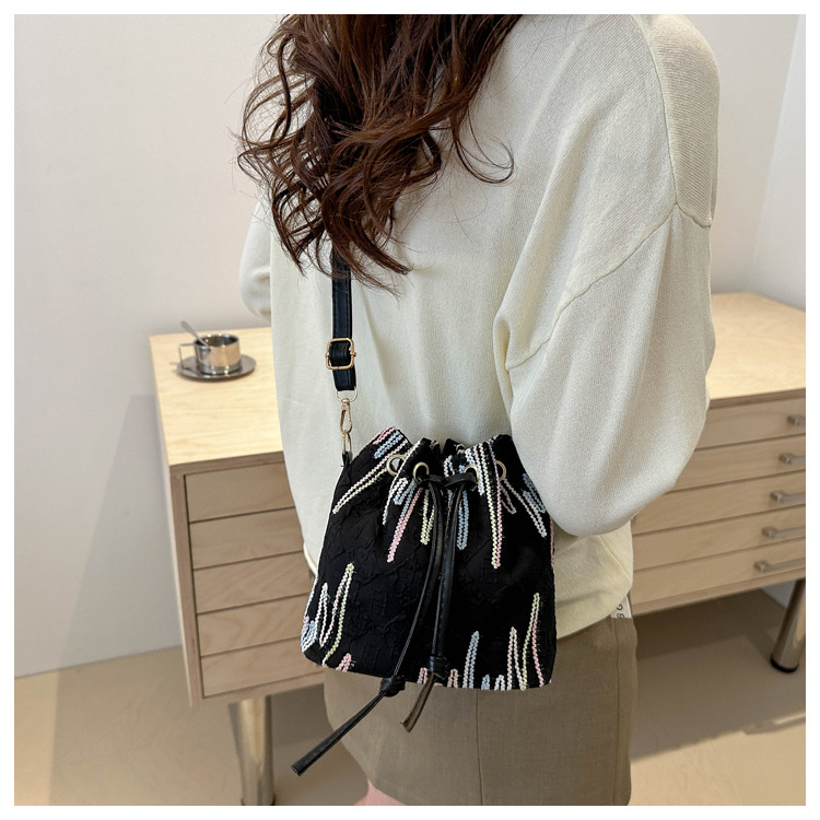 Single-shoulder bag, Korean-style drawstring, fresh and girlish crossbody bag, large capacity, commuting, casual, quality and versatile, Chinese-style bucket bag undefined