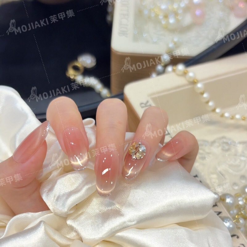 [Pseudo-No Makeup] Nail Smile Cat Eye Accessible Luxury Design Diamond-Encrusted Daily Whitening Wearable Nails