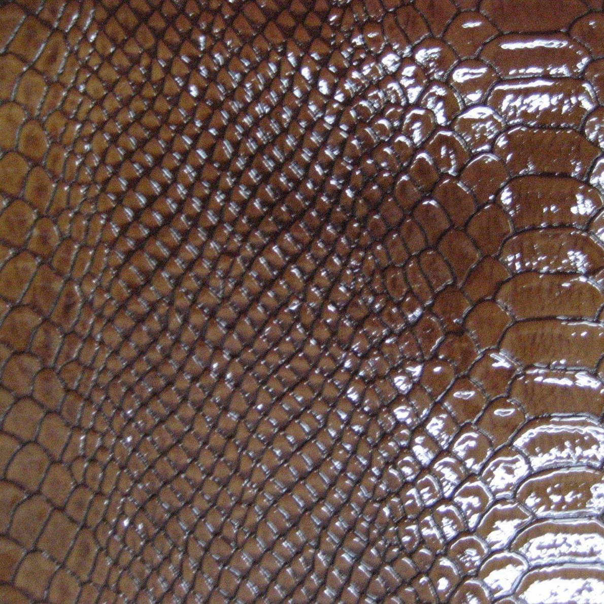 厂家批发水晶亮面漆皮人造革 光胶PVC镜面革 箱包革鞋材