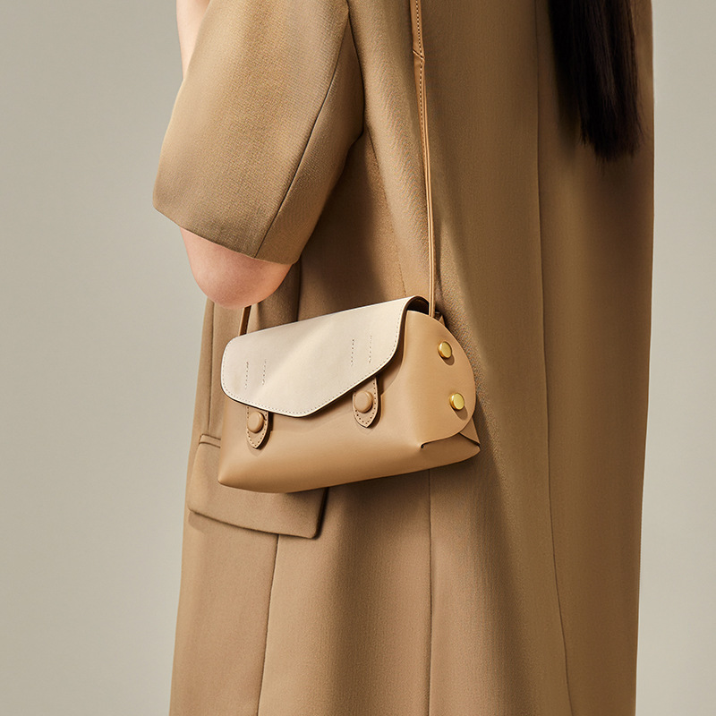 2026 Spring and Summer New Niche Design Small Square Bag, Fashionable Design Shoulder Bag, Versatile Crossbody Bag for Commuting