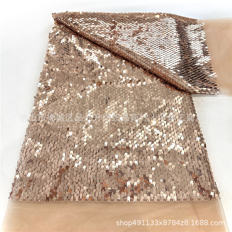 Fabricante nuevo 20 color pequeño rollo largo sequinilla tela de malla ropa de moda decoración de ropa de boda tela