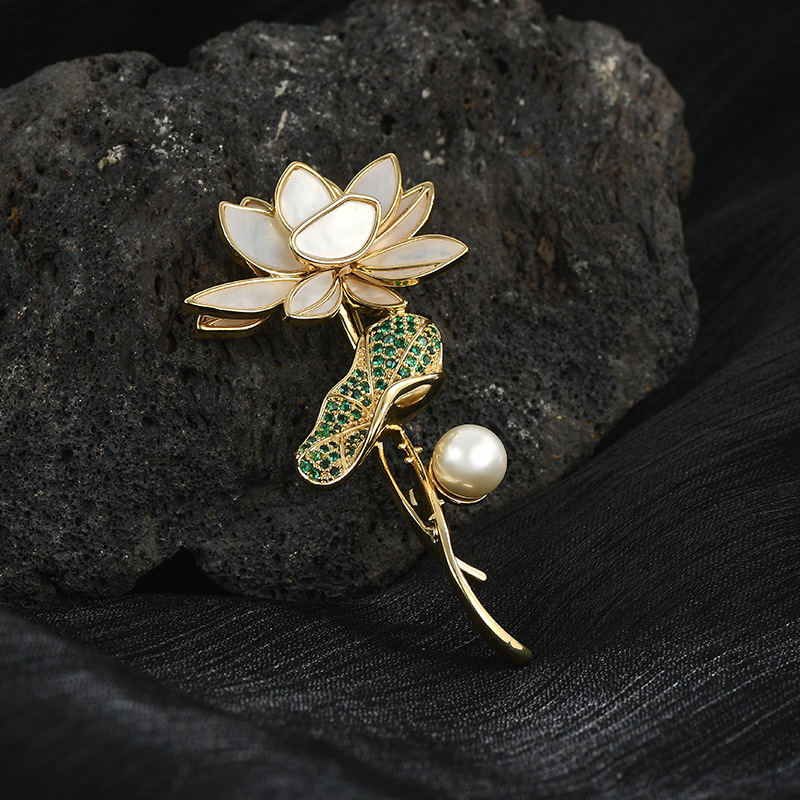 Japón y Corea de la moda elegante broche de flor de loto creativo esmalte pintado al óleo adornamiento abrigo de brisa suéter accesorios cardigan