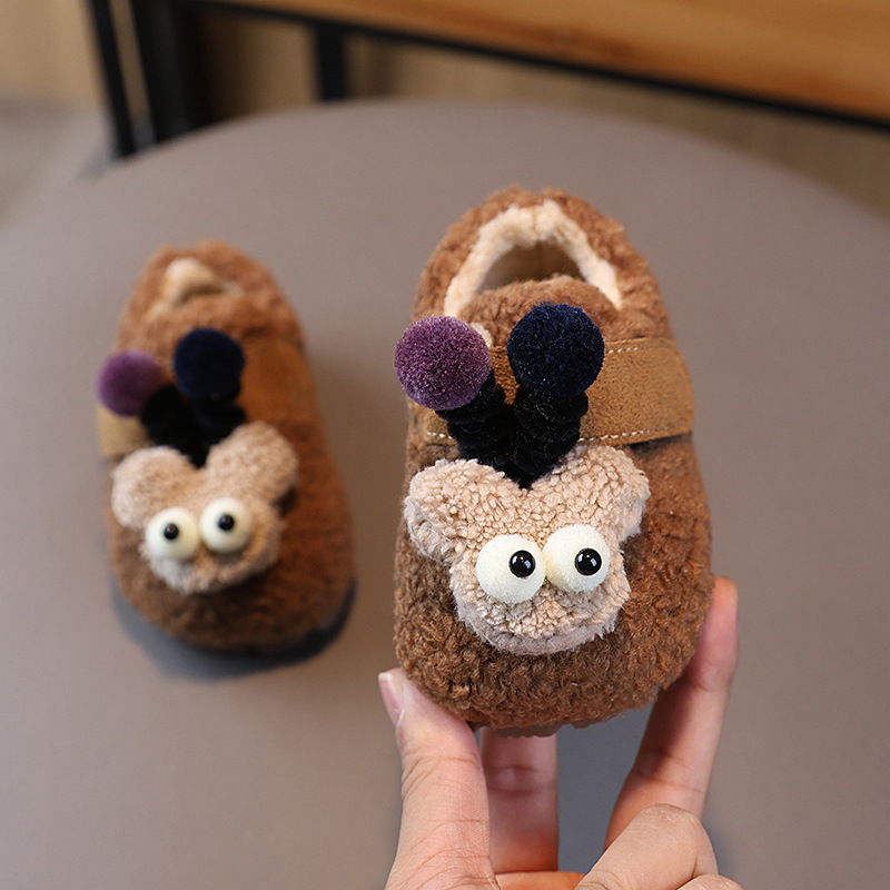 Zapatos de algodón cálido de invierno para niños lindos zapatos de peluche de dibujos animados con suela suave para niños zapatos de beans 2025 nuevos zapatos de algodón