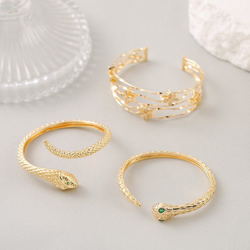 European and American Style Light Luxury Spirit Snake Open Bracelet Cross-border Four-leaf Clover Bracelet 14K Gold Pure Copper Zircon Bracelet European and American Style Light Luxury Spirit Snake Open Bracelet Cross-border Four-leaf Clover Bracelet 14K Gold Pure Copper Zircon Bracelet