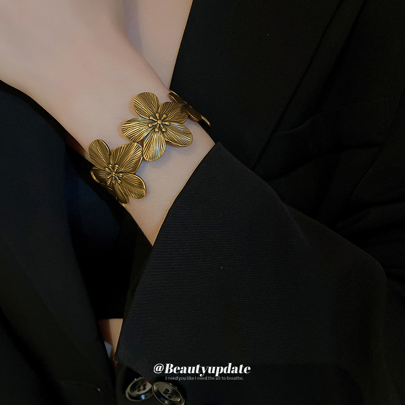 Pulsera abierta de flor vintage medieval pulsera de moda de nicho europea y americana joyería retro de alta gama al por mayor femenina