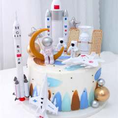 宇宙飛行士のケーキの装飾はロケットのおもちゃのプラグインの誕生日を飾って宇宙飛行士の公仔の挿し込みのセットを焼きます。