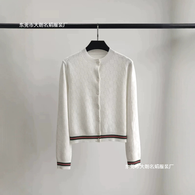 Women's Gu Pleated Short Skirt Set with Lettering All Over, Fashionable and Sweet College Style, High-End Knit Sweater with a Turn-Down Collar Women's Gu Pleated Short Skirt Set with Lettering All Over, Fashionable and Sweet College Style, High-End Knit Sweater with a Turn-Down Collar