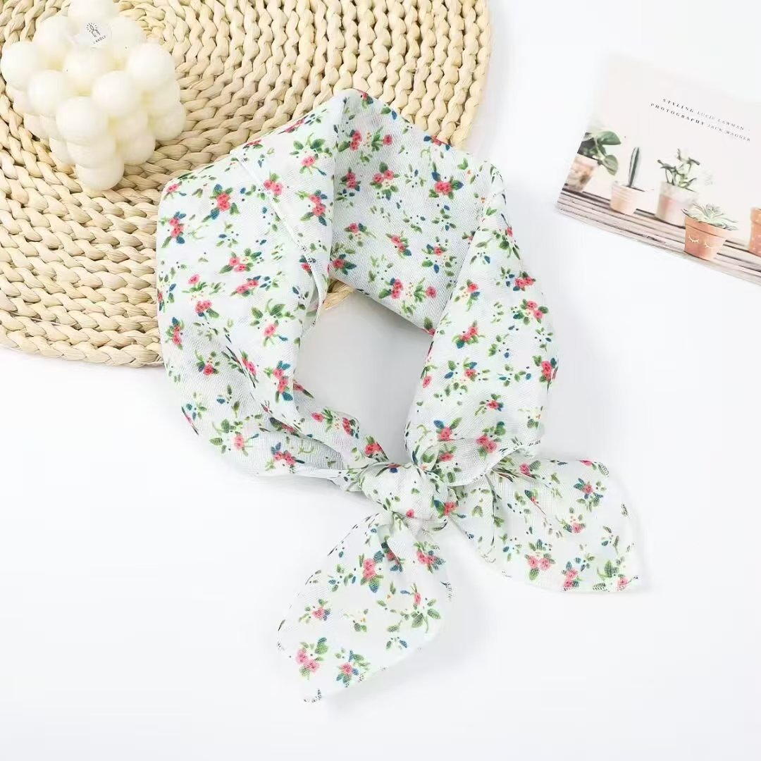 흰색 작은 꽃 8개