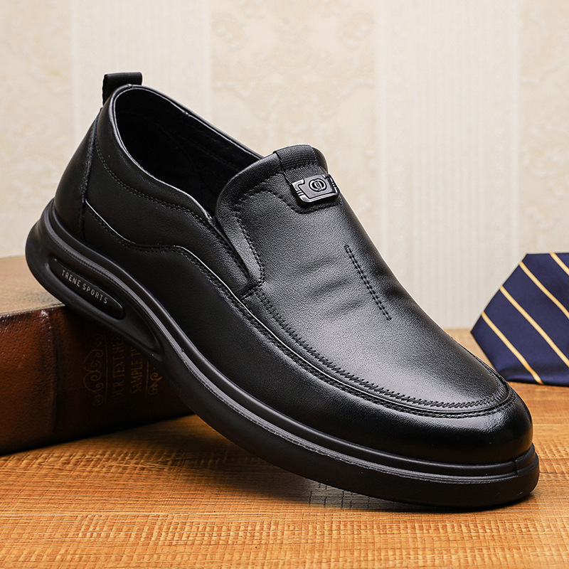 Spring and Autumn New Style Men's First-Layer Cowhide Leather Shoes, Non-Slip Thick-Soled Casual Shoes for Middle-Aged and Elderly People, Slip-On Dad Shoes Spring and Autumn New Style Men's First-Layer Cowhide Leather Shoes, Non-Slip Thick-Soled Casual Shoes for Middle-Aged and Elderly People, Slip-On Dad Shoes