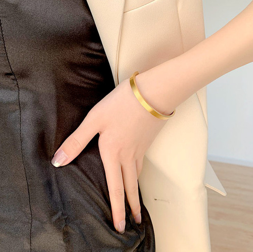 Factory-direct wholesale C-shaped titanium steel bracelet, straight-bar DIY stainless steel bracelet ring—wholesale cross-border European and American jewelry.