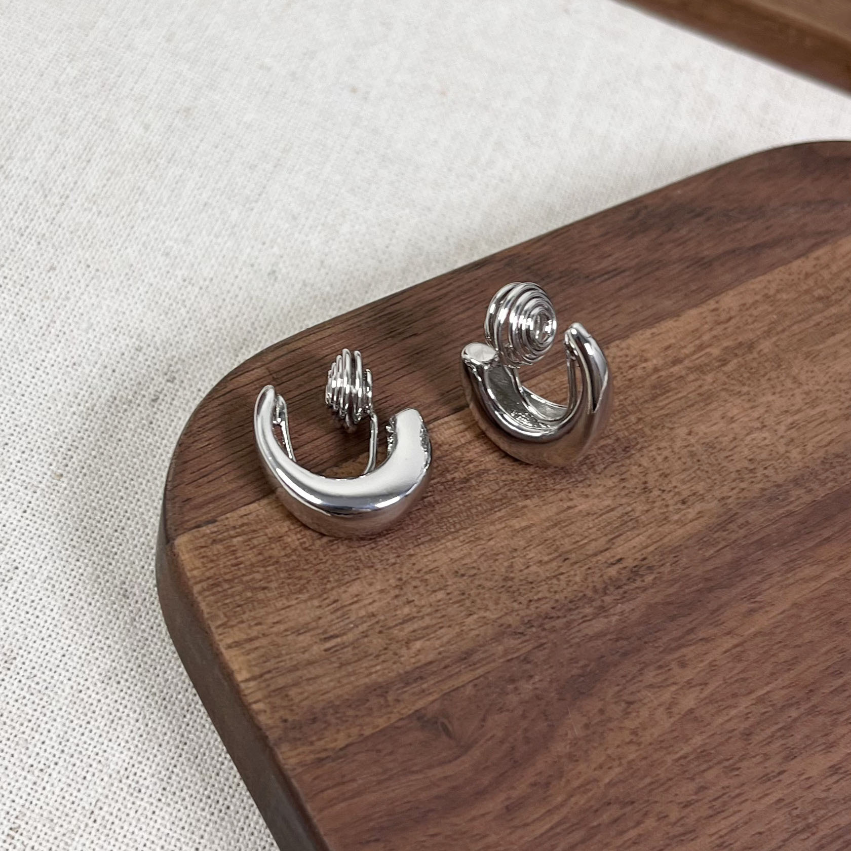 49# silver drop-shaped ear clip