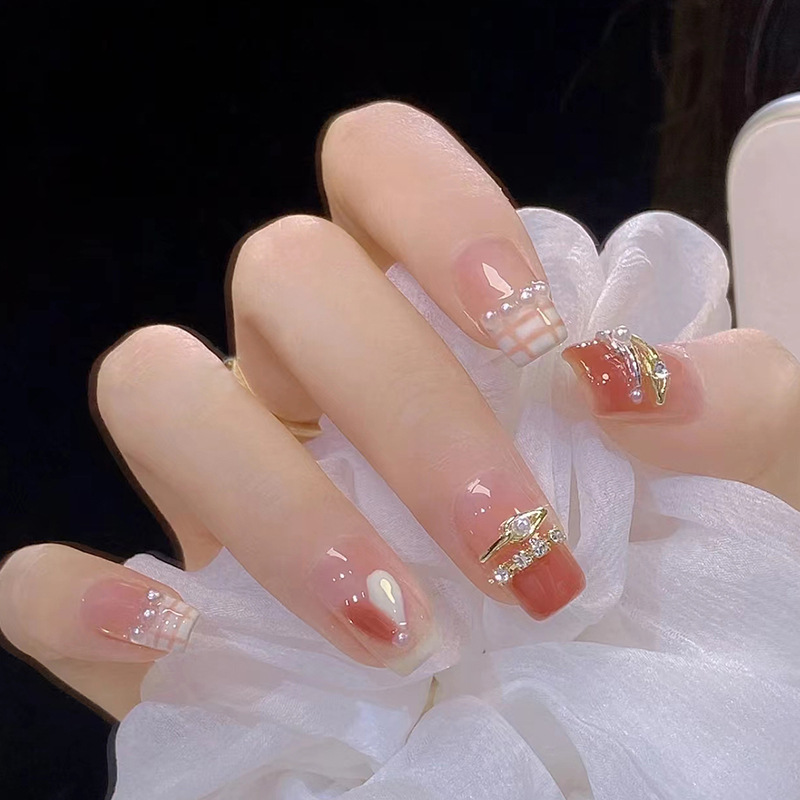 Gentle fresh wind wear armor patch checkerboard love Pearl fake nail piece removable wear armor wholesale