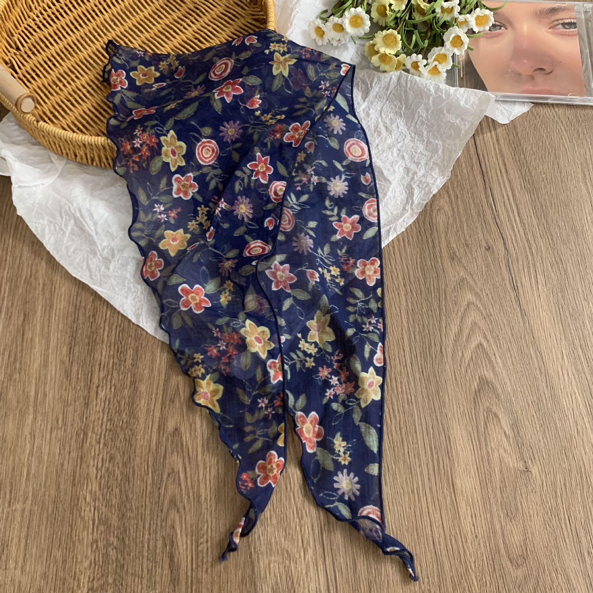 Bufanda triangular babero femenino verano todo fósforo simple pequeña bufanda de seda coreana pañuelo floral verano femenino diadema estilo pastoral