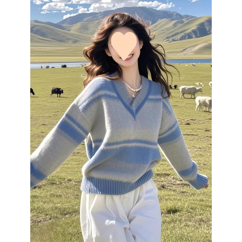 Demi-season fashionable elegant knitted sweater