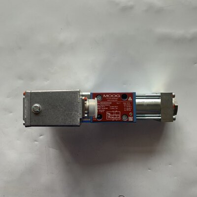 Сервоклапан MOOG Moog D633D2504B технические параметры размеры продукта оригинальная продажа DDV