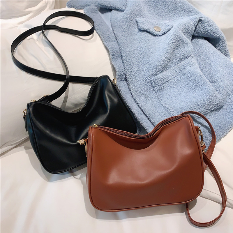 2020 autumn and winter New retro women's bag trendy Korean style ins contrast color pillow bag shoulder crossbody French stick bag