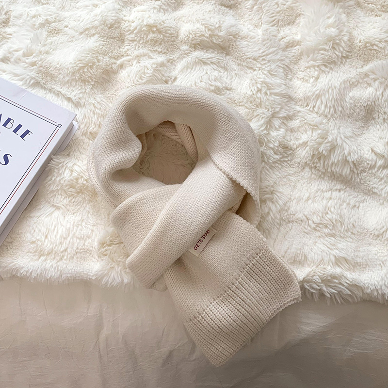 Bufandas de punto para mujeres de alta calidad2025 otoño y invierno versátiles parejas calientes de cuello pequeño bufandas al por mayor