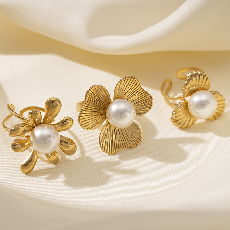 Tina transfronteriza anillo de viento de flores de perlas de acero inoxidable chapado en oro 18k joyas de acero de titanio al por mayor