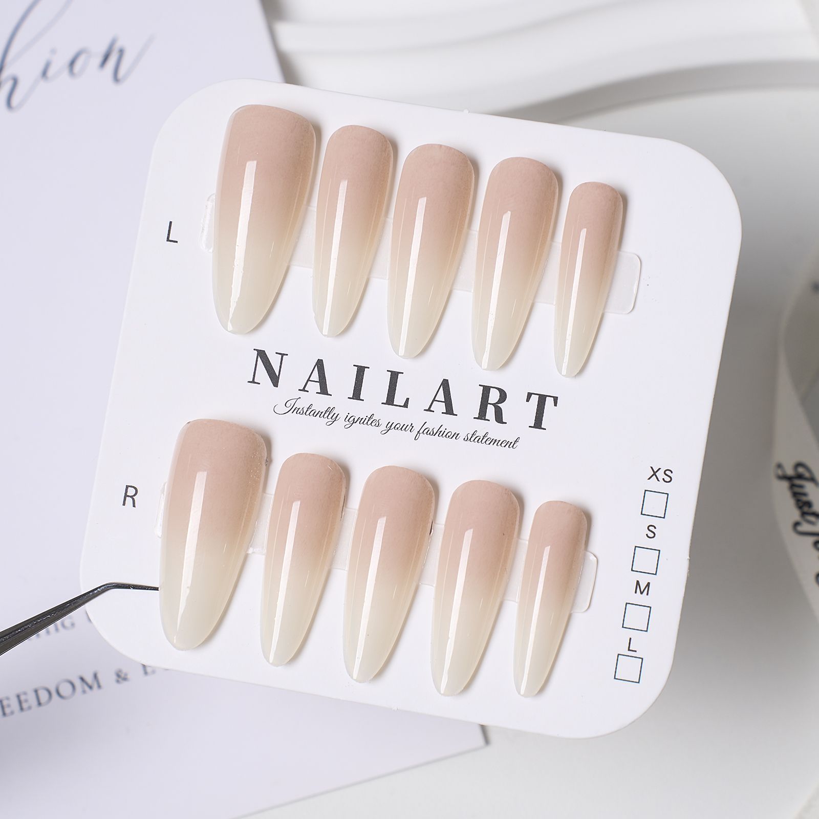 10 piezas decodificadas en línea estilo rojo temperamento alto poco fragante estilo francés in se siente la atmósfera blanca de las uñas hechas a mano