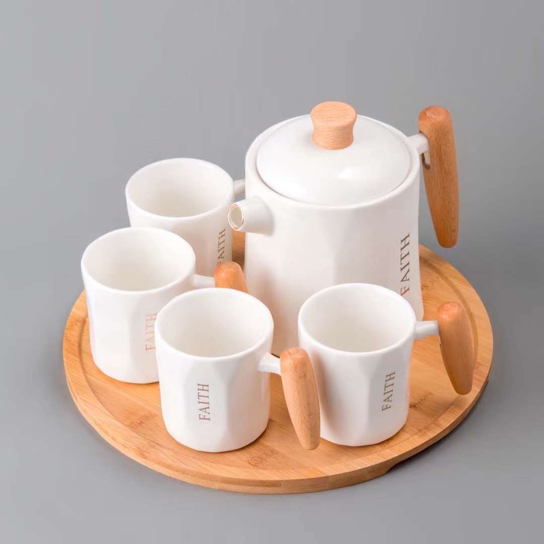 Juego de regalo de jarra de agua fría estilo nórdico con taza y taza de café con mango de madera simple, paquete combinado para preparación de agua fría.