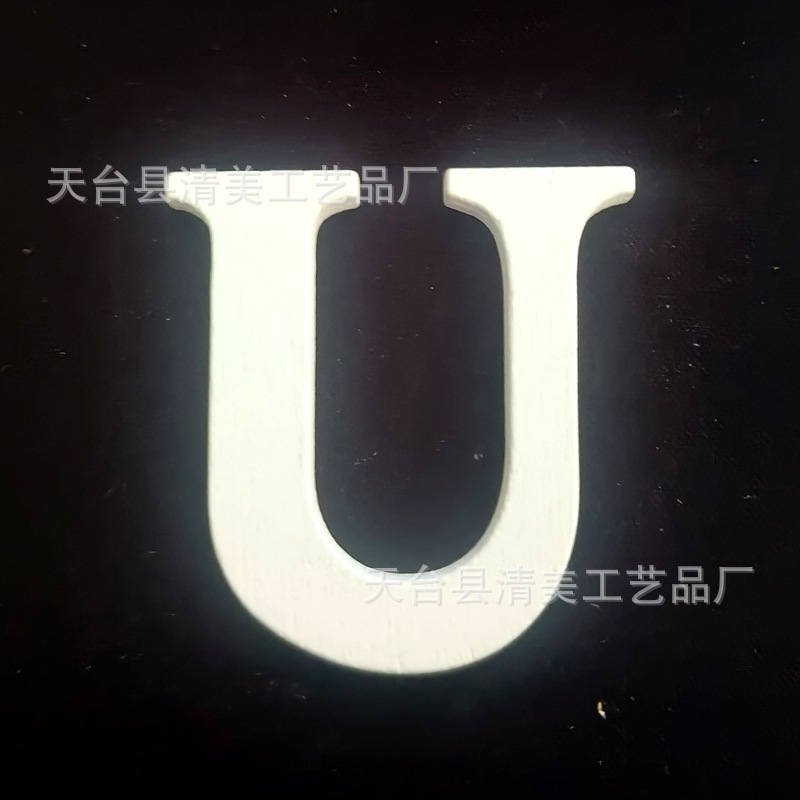 Nuevos productos transfronterizos Decoración navideña Colgante de hoja de madera Artesanía de madera Colgante pequeño Colgante de costura a cuadros negro y rojo