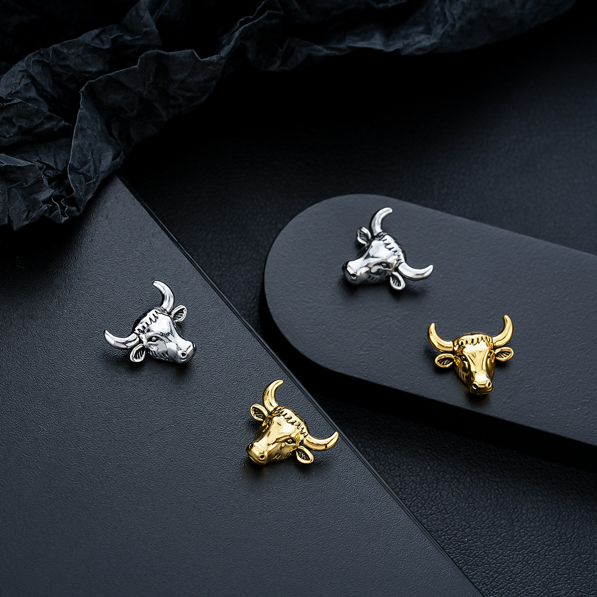Twelve Zodiac Bull Head Magnetic Ear Clips for Men, Retro Fashion Trendy Animal Earrings, Versatile High-End Jewelry Wholesale