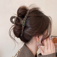 レトロな布芸の格子縞の金のマークは女性の2024の新しい高級感のヘアピンの大きいサイズのサメのクリップの後頭部の頭飾りをつかみます。