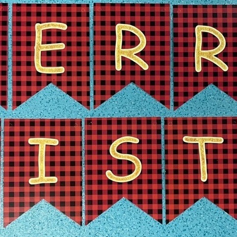 クロスボーダーのクリスマスの装飾は旗を掛けて卒業するパーティーのシーンを手配します。|undefined