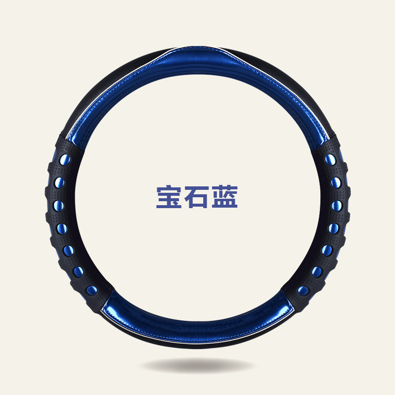 メーカーが自動車用品のハンドルカバーを作っています。