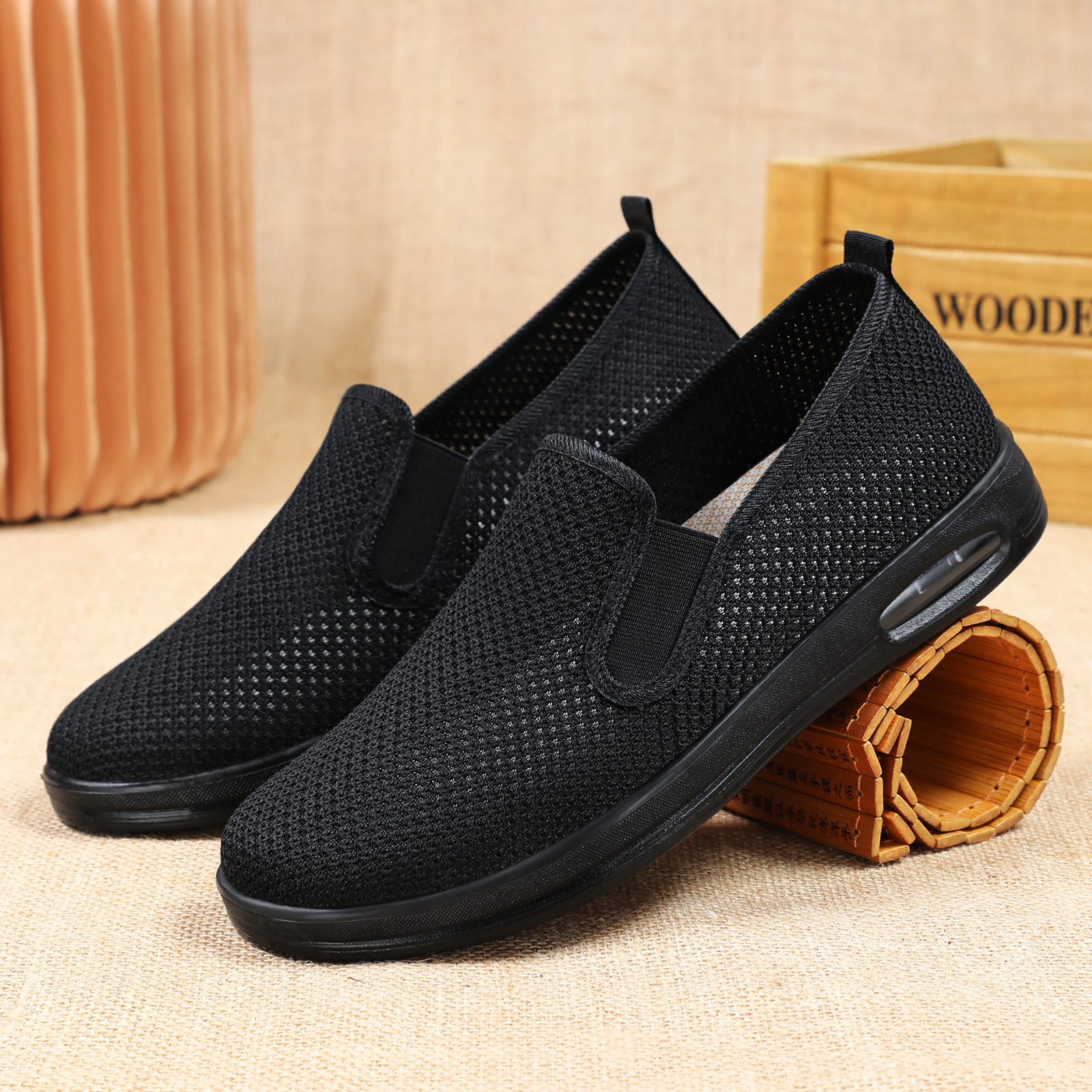 Zapatos de tela transpirables de un pie para hombre, primavera ligera con suela suave zapatos casuales para hombre, tela de malla de tela de vuelo, zapatos de hombre cómodos y resistentes al desgaste