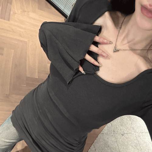 Lady's Fashionable and Slimming Pregnant Outfit: Versatile, Concealing, and Elegant Collar with Bell-Sleeve Top in Korean Style, Long-Sleeved Wrinkle-Free Base Shirt