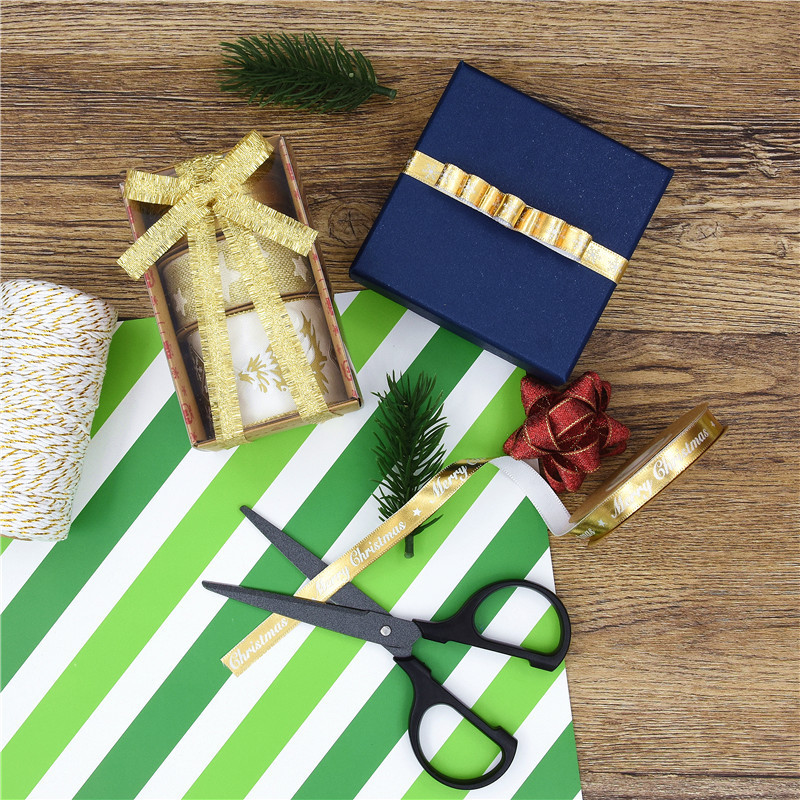 Regalos de Navidad transfronterizos estampados letras cinta impresa cinta de regalo embalaje de copo de nieve cinta de borde 10m en stock