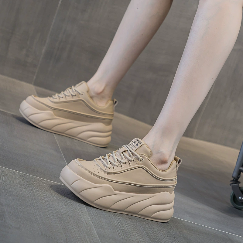 2023 осень новые кожаные белые туфли скрытой высоты Студенческая обувь на толстой подошве на танкетке повседневная обувь для папы модная женская обувь