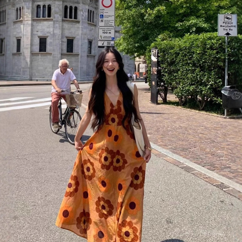 French Retro Printed V Neck Suspender Dress for Women 2025 New Summer Style Long Skirt for Seaside Vacation