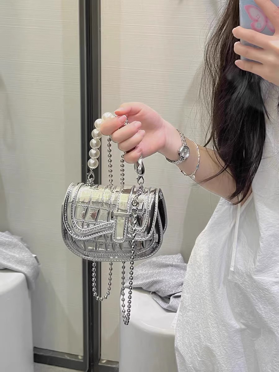 Sommer High-End-Nischentextur Perlenkette Messenger Mini Silber kleine Tasche Mädchen 2023 neue Taillentasche_voghion.com