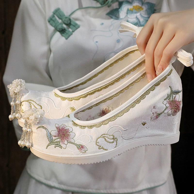 Оригинальные женские туфли Hanfu на высоком каблуке, туфли с вышивкой в ​​китайском стиле и внутренним увеличением роста, подходят для традиционных китайских костюмов и студентов, туфли в стиле династии Мин.
