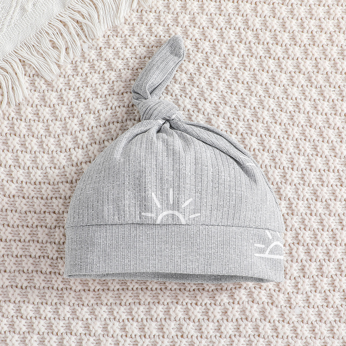 Keng Tiao Clothes Triangle Ha Yi Set Casual Baby Tuta carina con cappello set da 3 pezzi_voghion.com