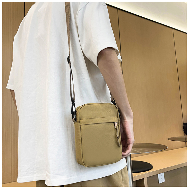 Men's Nylon Solid Color Streetwear Square Zipper Shoulder Bag display picture 2