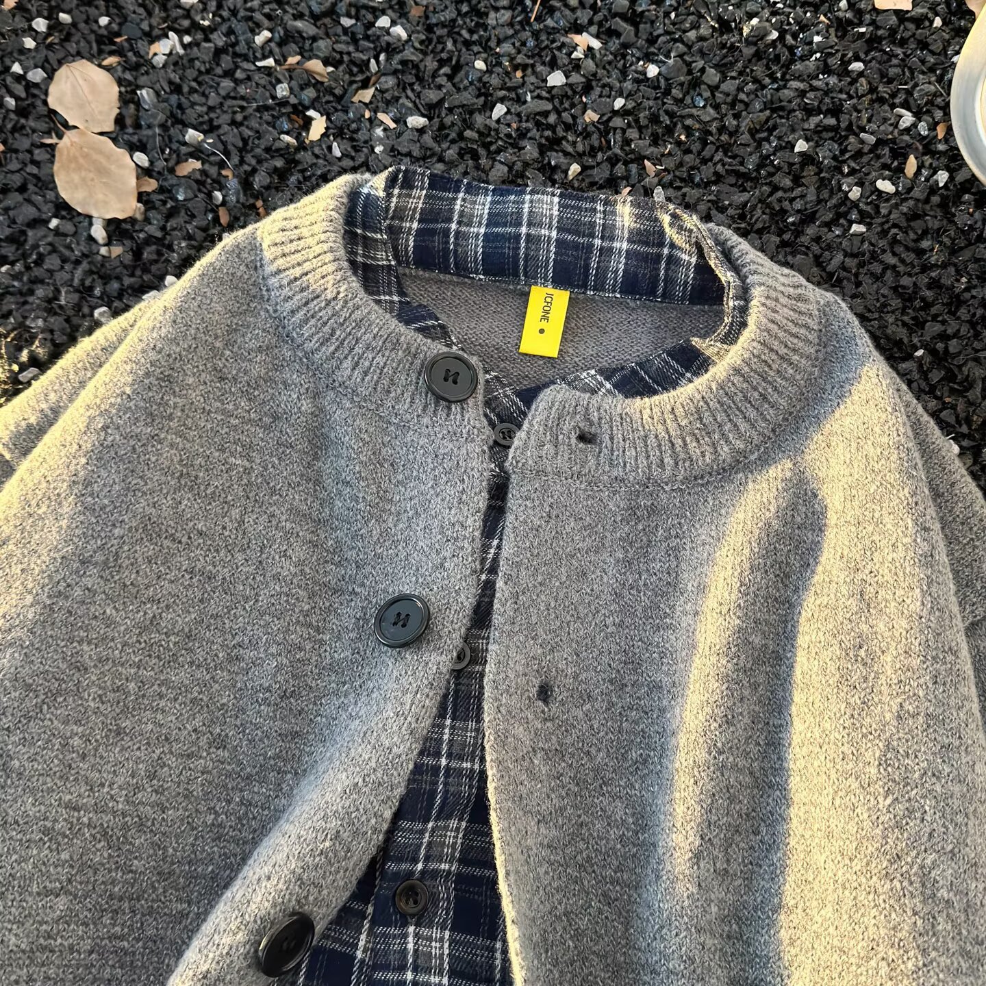 Maglione con scollo rotondo e spalle scese in stile coreano – Cardigan oversize in maglia scozzese per donna e uomo (unisex, poliestere traspirante, grigio/caffè, M-3XL)_voghion.com