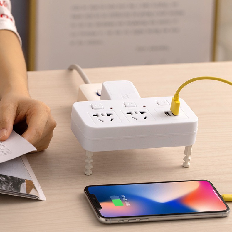 Un convertidor de seis enchufes con lámpara de noche USB para la carga de teléfonos móviles multifuncional regalo creativo