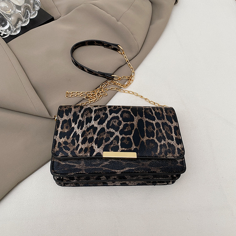 2024 invierno nuevo estampado de leopardo de moda bolso cuadrado de estilo extranjero sensación de tendencia personalidad literaria de moda bolso de hombro único