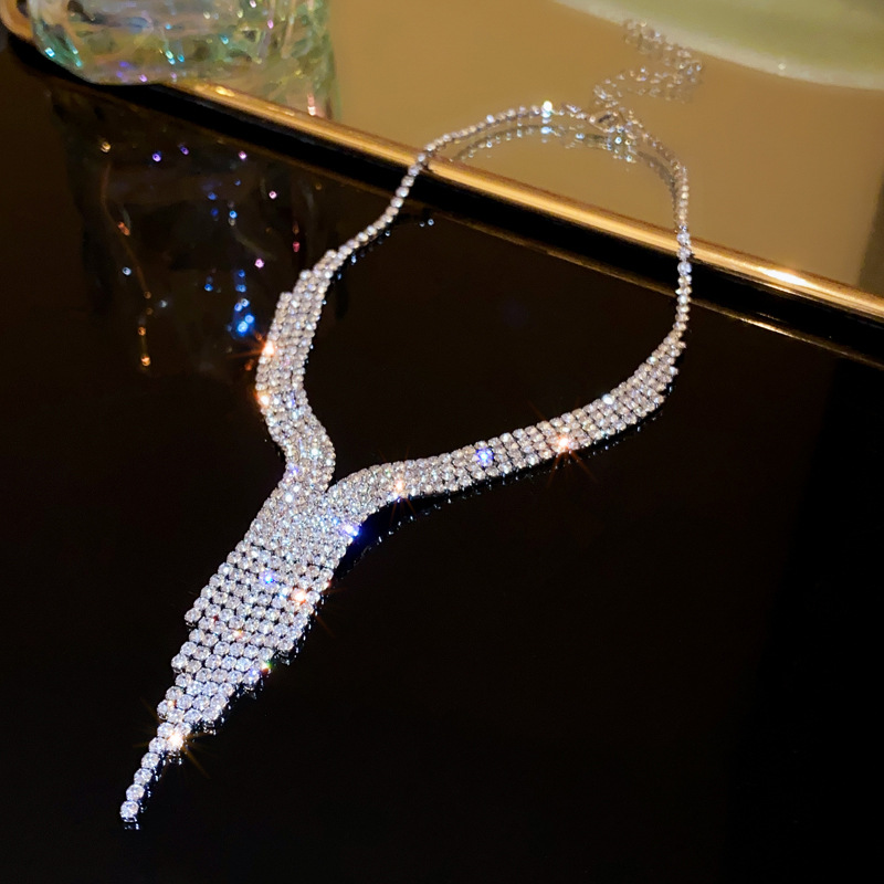Elegant Lady Modern Style Water Droplets Tassel Alloy Inlay Rhinestones Women's Earrings Necklace 1 Set display picture 4