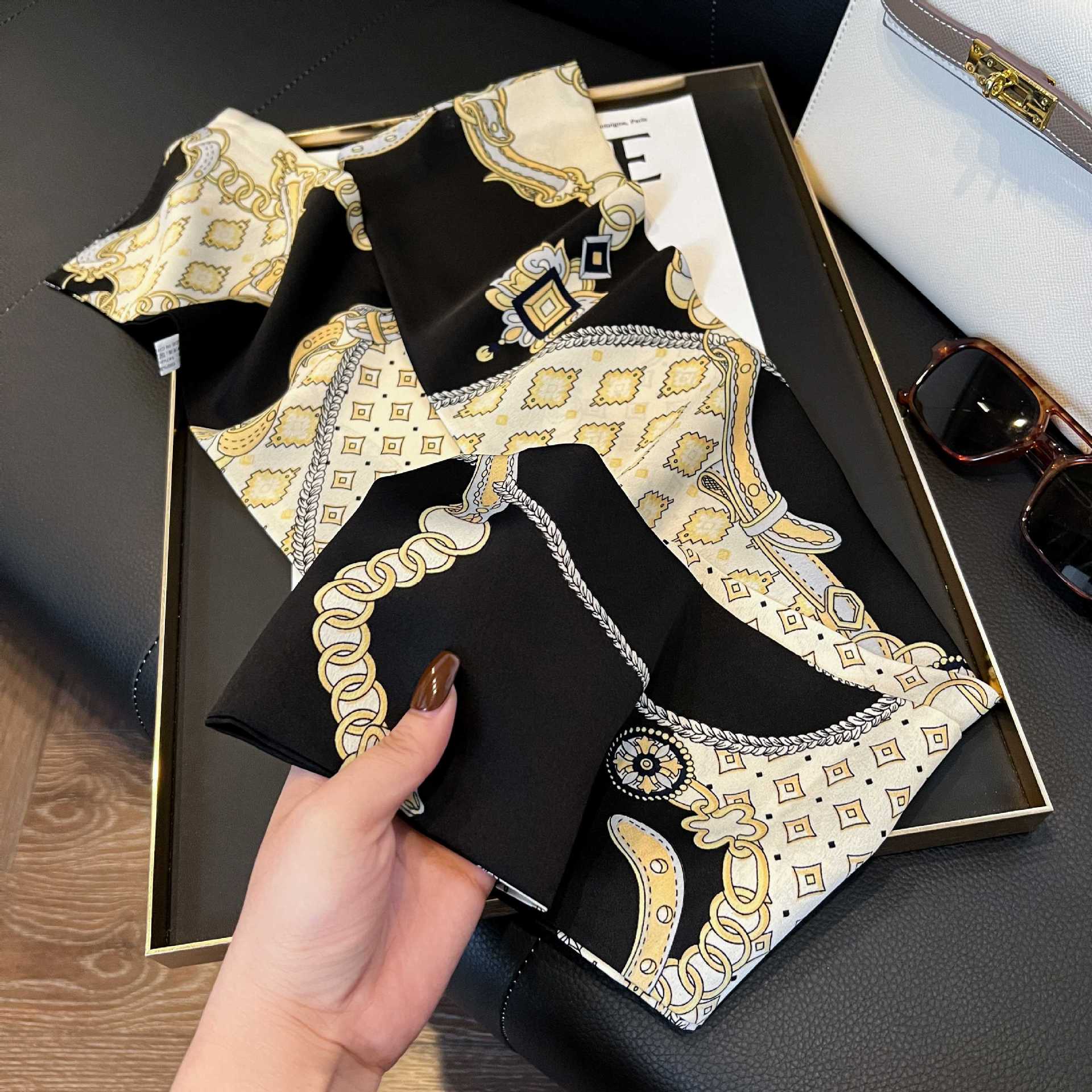 Nueva bufanda de seda pequeña banda larga estrecha para el cabello mujer estilo primavera y otoño moda madre bufanda estilo verano estilo fino serpentina bufanda al por mayor