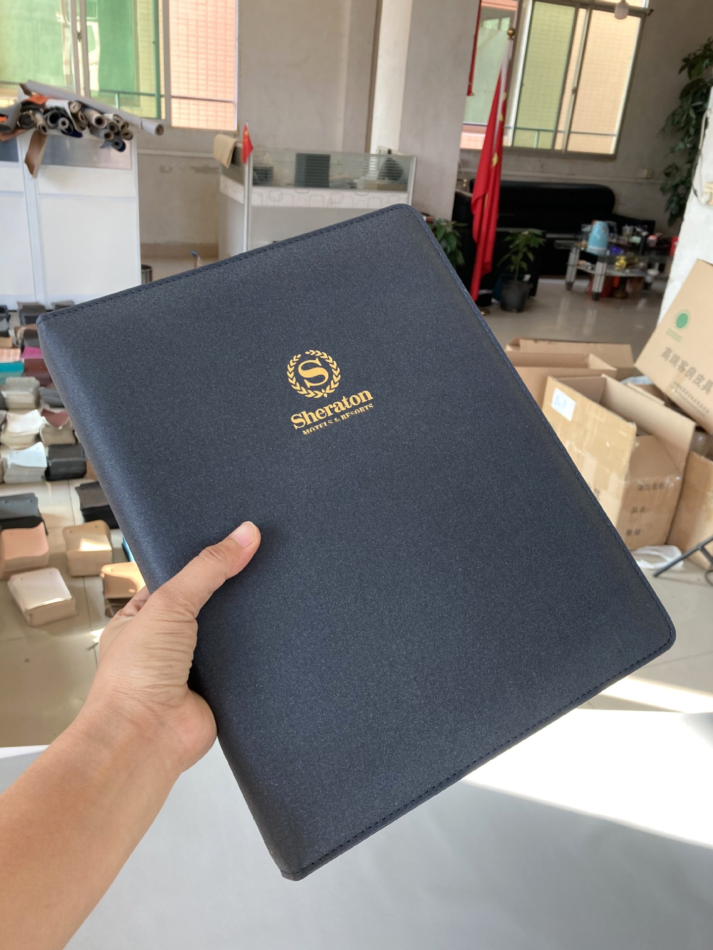 酒店服务指南客房本宾馆皮具留言本菜谱手册A4文件夹LOGO