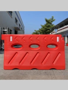 800���״�ˮ�Rעˮȫ�������ϸ��x�շ�ײ�o�ڇ���·�Ͻ�ͨ������