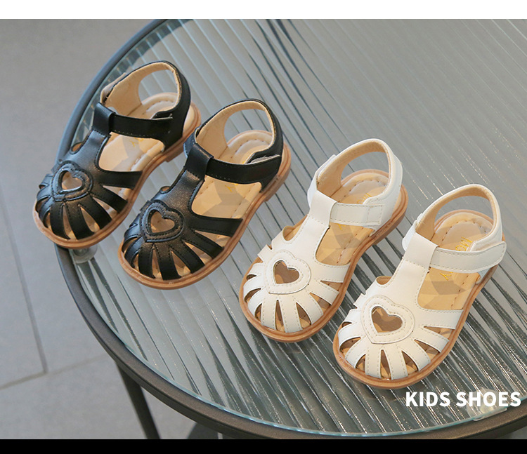 Sandali da ragazza di nuovo stile in piccola pelle traspirante scavata nella versione coreana, scarpe per bambini con suola morbida, estive_voghion.com