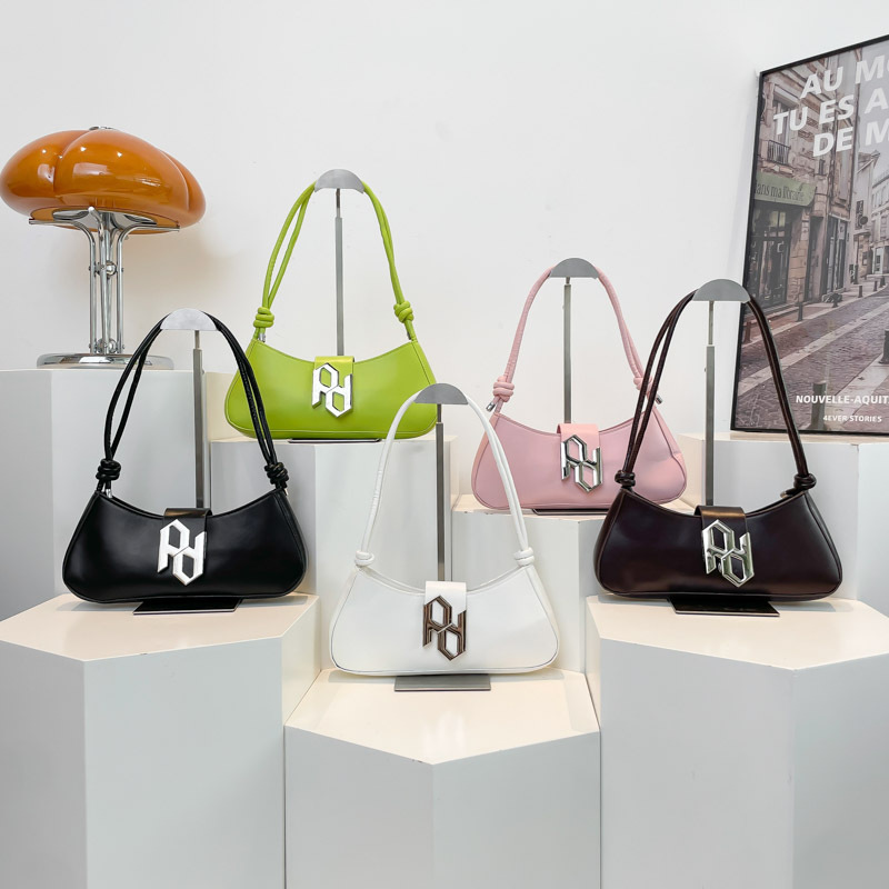 2024 otoño e invierno nuevo estilo francés textura de nicho bolso de axila moda bolso de hombro de luna nueva bolso de mano de todo fósforo de viaje